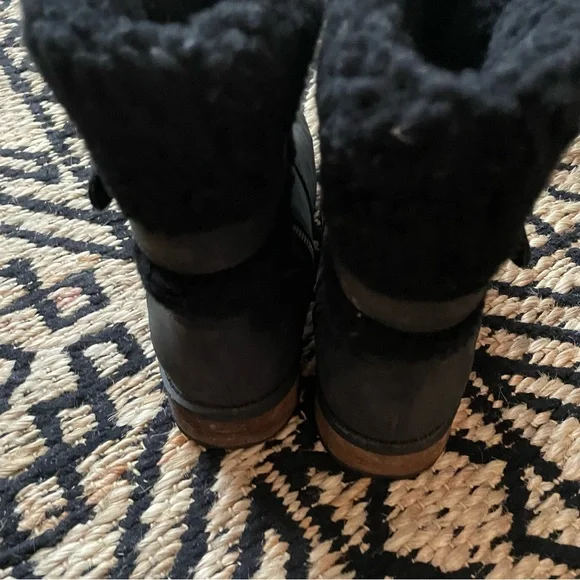 UGG Womens Short Boot Size 8.5 Blayre II Black Fur Wood Heel Buckle - Picture 6 of 14